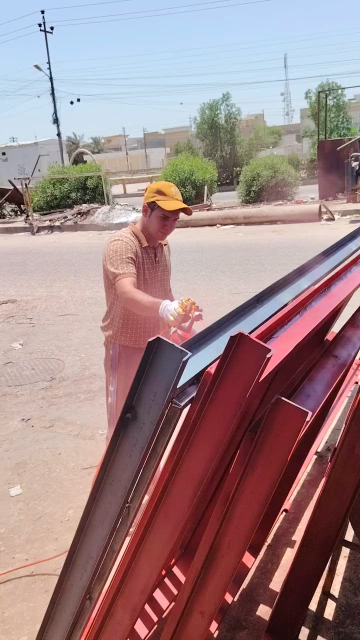 مستعدون  لصبغ  كافه  انواع الشبابيك  +البيبان  
+ بيوت   كلشي متوفر   صبغ زنجاري      اي احد يحتاج صباغ   متوفر  يجيك لباب لبيت 
***********

***********
