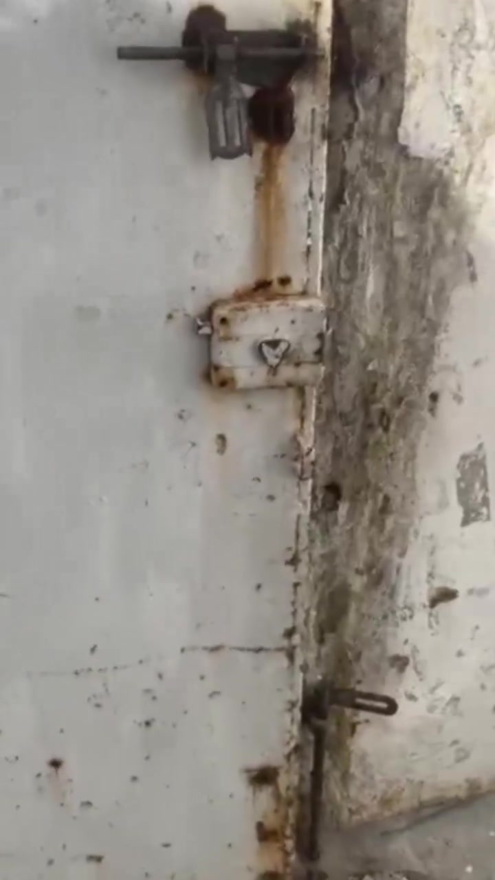 🏘️دار للبيع 120م سكني (حي تونس )🏘️
(بناء قديم يتكون من غرفتين وهول ومطبخ وخدمات 

وكراج وحديقه او يعتبر ارض  مربع حلو قرب جامع الخفاف-----/ 

الوجهه 6ونزال 20

(سعر المتر (مليونين ونص قابل للتفاوض)

(للأستفسار الاتصال على الارقام )

***********(أبو يوسف العلياوي للعقار )

***********(محمد صابر للوساطه العقاريه )

موقع المكتب الكائن ( شارع السوك مجاور عبر الاقمار
