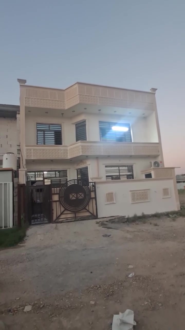 بيت في منطقه المكاسب خلف حي الجهاد يم مطار بغداد دولي
مساحه البيت 150 متر طابو زراعي سند 25 
الوجه 9 
النزال 17 
بيت مبني بلوك 
خدمات كامله مدارس+سوق+مسطوصف+مسبح دولي 
4 غرف نوم +حولي +صاله +مطبخ + صحيات السعر 120 مليون قابل للتفاوض يوجد ايضأ دوانم للبيع +قطع اراضي الاستفسار .***********
