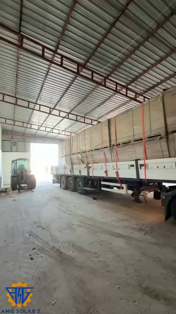 بفضل الله .. 
وصلت حاويات الواح LONGi و Jinko  إلى مخازن شركة AMG SOLAR في الموصل، 
LONGi 610W ✅
Jinko 620W  ✅

بأسعار تنافسية و ضمان يصل حتى 15 سنة 🔥

نوفر لعملائنا منتجات أصلية بمواصفات عالمية، جاهزة للتجهيز والتنفيذ للمشاريع السكنية والتجارية والصناعية.

📦 متوفرة الآن في مخازننا
⚡ كفاءة عالية وأداء موثوق
🚛 توصيل كافة انحاء العراق 

📍 موقع المخزن / الموصل - مخازن كوكجلي
📍موقع المكتب / الموصل - شارع النبي شيت 

للاستفسار والحجز يرجى التواصل معنا 📞 : 
***********
***********
