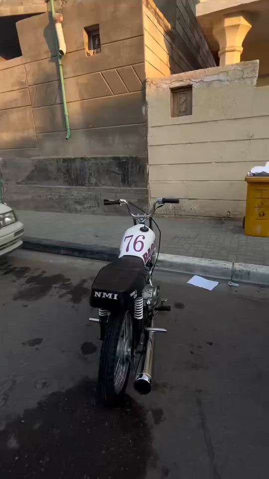 سلام عليكم دراجة دوات للبيع  مكينة انتنس ناعمة وتخبل وبعدهي ع سحك دراجة نضيفة شوفت عينك تجي وتفحص وشوف ناقصها شغلات خفيفة مثل لكشن وشوي ترتيب 
سعر ٤٢٥ وبيهة مجال حك الجية 
رقم لهاتف : ***********
