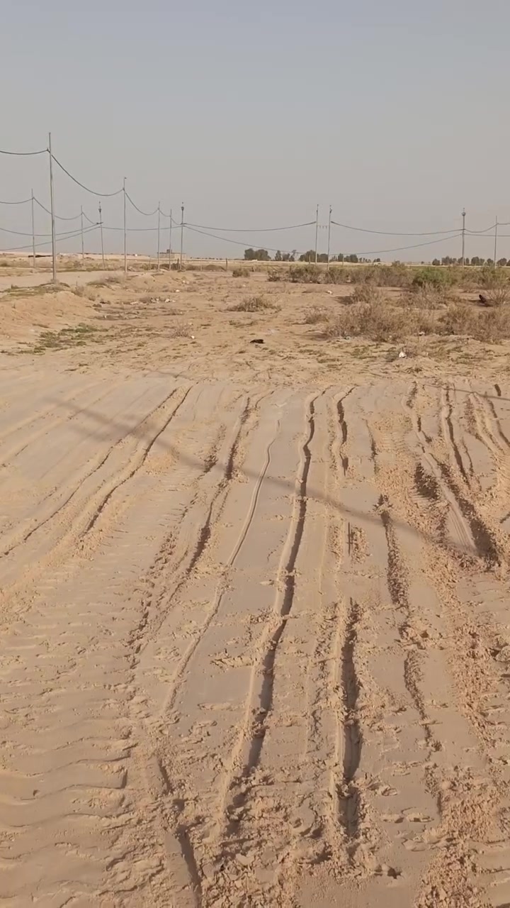 نص عرصه للبيع مضلوم مدينه النجف ناحيه النور طابو صرف باسمك مباشر الجهه اليسرى ١٤٠م ركن عرضيه شارع ١٥م بل الخدمات يمها ماء وكهرباء وبيوت منطقه بيه سكن الاتصال ***********م السعر ١٣ مليون
