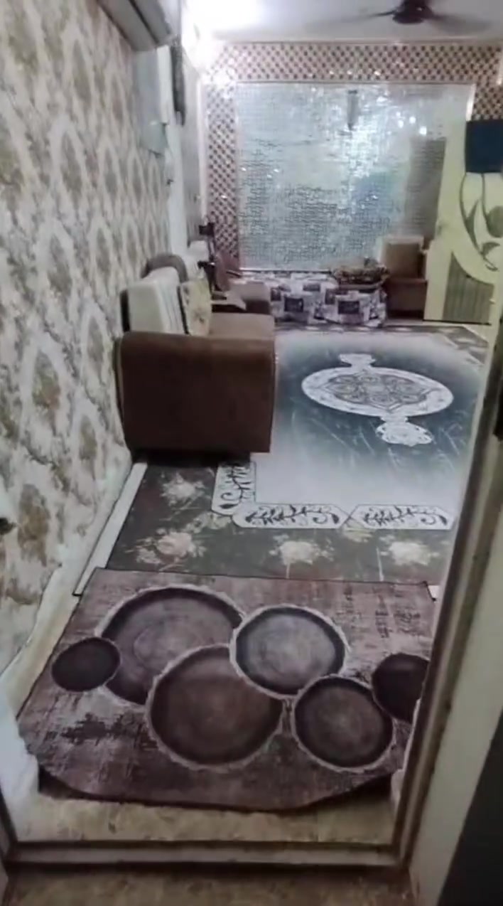 السلام عليكم
شقه ارضي  للبيع عمارات المعهد التقني مساحة 135م عمارة 25 بشارع الجامع عل شارع مكانهة حلو وشقة مرتبه مطلوبه 13 اقصادهة 190 للتواصل عل رقم ***********
