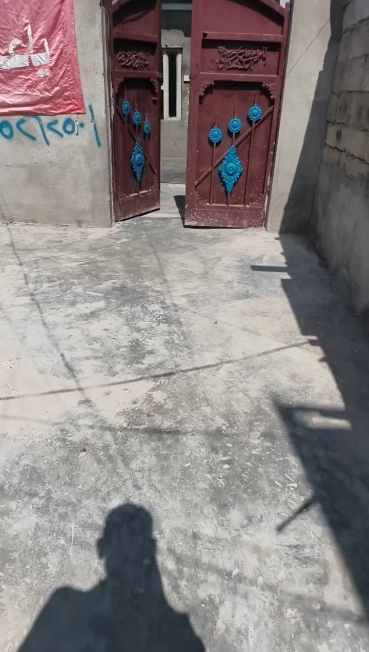 سلام عليكم بيت واقع حال بغداد الشعب مجاور شارع ٤٠
الهاتف *********** وساب
