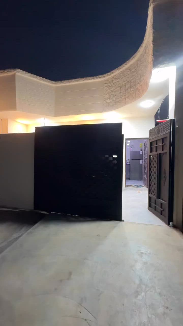 دار للبيع 
المساحة ١١٠ متر 
الموقع حي الواسطي سايدين بانزين خانه الواسطي
الاستفسار والاتصال
***********
***********
