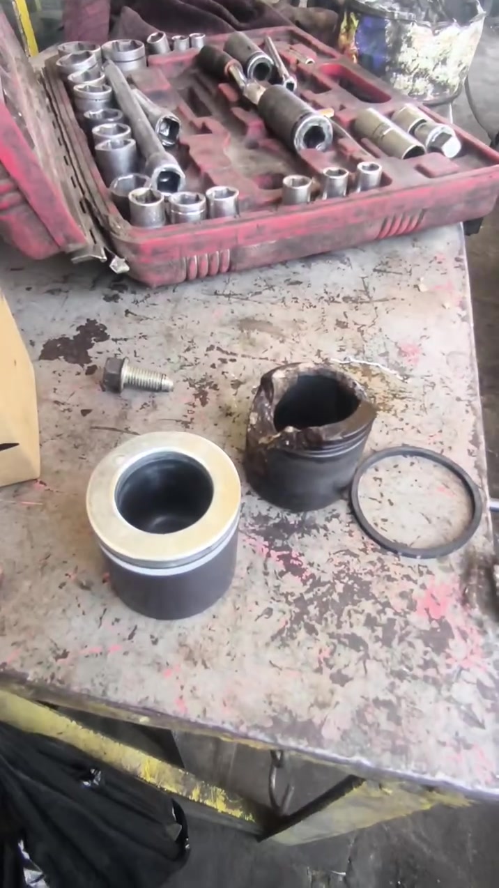 حداده عامه جميع السيارات أمريكي كوري 
🔧 حدادة عامة لجميع أنواع السيارات 🔧
🇺🇸 أمريكي | 🇰🇷 كوري | 🇯🇵 ياباني | 🇨🇳 صيني
شغلنا يعتمد على الدقة والخبرة حتى ترجع سيارتك مثل الوكالة. ✅
✔️ حدادة صدر أمامي وخلفي
✔️ تبديل أدوات الصدر الأصلية والبديلة
✔️ شغل نظيف وسرعة بالإنجاز
✔️ أسعار مناسبة وخدمة مضمونة
📍 الصادق لحدادة الصدر وقطع غيار السيارات
بغداد – ساحة الطيران – الفرع الثالث – شارع حجي منيشد
📞 ***********
📞 ***********
💬 إذا تعرف شخص يحتاج حدادة أو قطع غيار، سوّي منشن إله وشارك الفيديو حتى توصل الفائدة. ❤️
#حدادة_صدر #حدادة_سيارات #قطع_غيار #الصادق #بغداد #ساحة_الطيران #شوفرليت #هيونداي #كيا #تويوتا #نيسان #فورد #جيب #سيارات #العراق #صيانة_سيارات #اكسبلور #ترند

