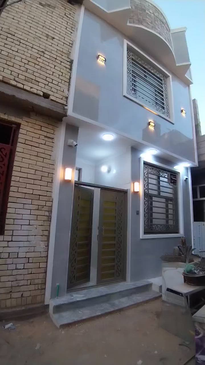 السلام عليكم للبيع بيت ٥٠ متر طابقين سند٢٥ البيت جديد في كربلاء حي العباس عامود ١٢ سايد الدخول إلى كربلاء السعر ٨٨ وبي مجال للتواصل ***********
