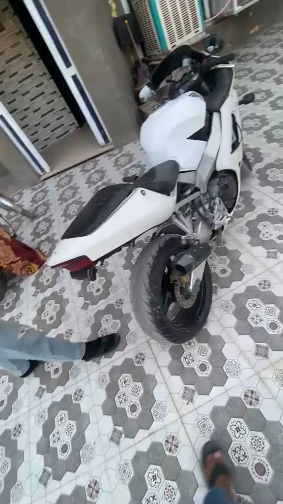 سلام عليكم بسبب نفوس ضعيفه مسح لمنشور وميجي الو يطلعله لعبه ///للبيع سيبي ار 929 نضافتهه فول مكينه بيهه جكجكه بسيطه بلكور ترايك وين ميعجبك مكانه واسط الكوت السعر واحد و800 الهاتف***********
