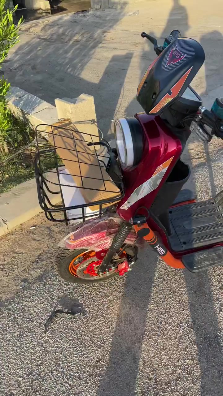السلام عليكم دراجه شحن للبيع بعدهه زيرو H900 تكريت القادسيه *********** السعر 600 وبيه مجال بصيط
