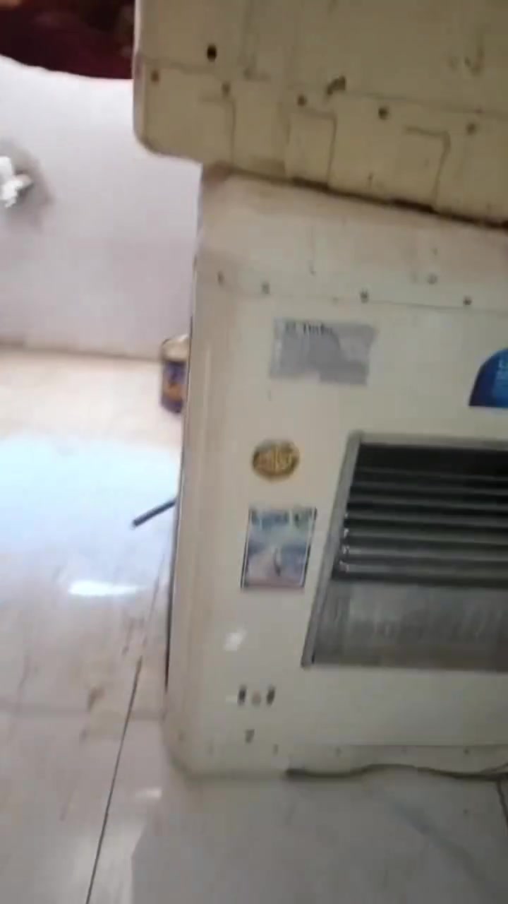 السلام عليكم يوجد مبردات للبيع عدد 3  نظيفات كلش استخدام مره واحده
يفيدن. اصحاب المواكب 
النجف الاشرف حي رحمه شارع عشرين قرب الاقواس 
*********** وات ساب أو تصال 
واذا اكو مبردات حجز اكبر الي عنده يراوس بيهن
