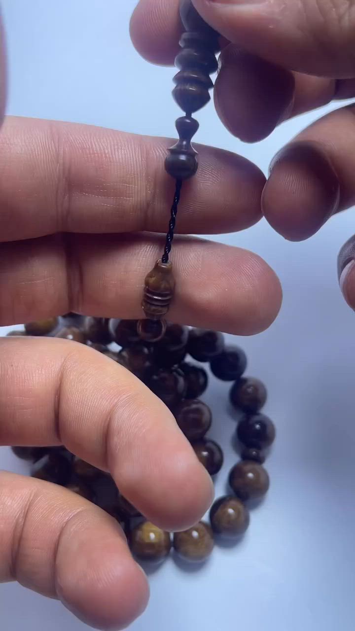 ✨ مسباح بكلايت فاخر ✨
شغل يدوي مميز بـ جراخة حميدو المصلاوي 🔥

🔹 عدد الحبات: 45 حبة
🔹 قياس الحبة: 12 ملم
🔹 دبل فواصل
🔹 الوزن: 61 غرام

قطعة مميزة لعشاق النوادر والفخامة 🤍

للحجز والاستفسار
📲 خاص أو واتساب: ***********
