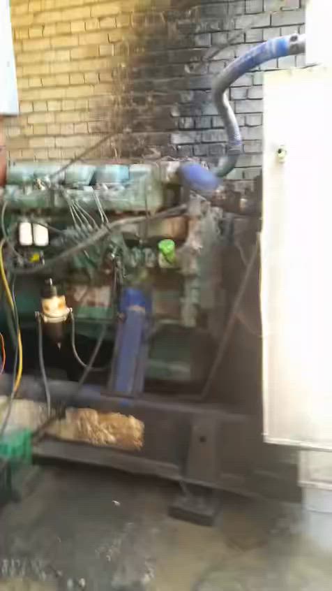 فولفو D16  حاسبه ستندر  توليد 500 بلادي  راديتر  جديده حجم 140 المكينه مجفت جديد بيه مشكله بضغط الدهن  ساعه وينزل سعر85 ورقه وبيه مجال ***********
