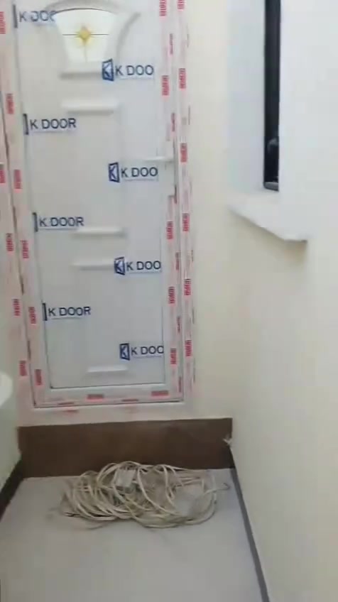 بيتين للبيع واحد بصف الاخ المساحه للبيت الواحد 100 متر  نفس ماواضح بالفيديو العنوان كربلاء حي الساهر ون قرب المدارس الصينيه  السعر البيت الواحد 90 مليون مع المجال اتصال ***********
