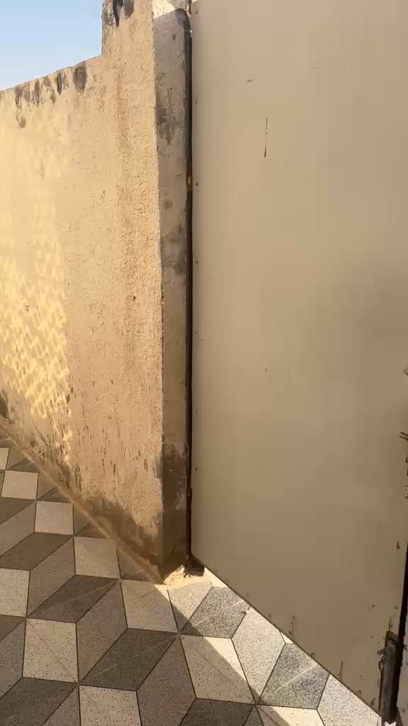 مشتمل للبيع حي حكيم شارع علاء غريب على شارع رئيسي عرض شارع 11متر  بناء طابوك يتكون من غرفه نوم وصاله ومطبخ واستقبال مرقم من بلديه مساحه 100متر مربع سعر 45بيه مجال


**إذا كنت صاحب هذا الإعلان وتريد حذفه لأي سبب، رجاءا أرسل رسالة إلى الدعم الفني**