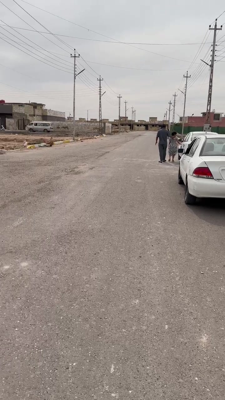 قطعه ارض 100 متر في بغداد ببوشام تقع على  شارع عرضه 15 مترزراعي سند 25 تحويل ثاني يوم محوطه شريط مقابيل حي الداخلي. ور مجمع العرين فرعين كامل خدمات انترنيت مولد يمك البورد
السعر 15 مليون قفل