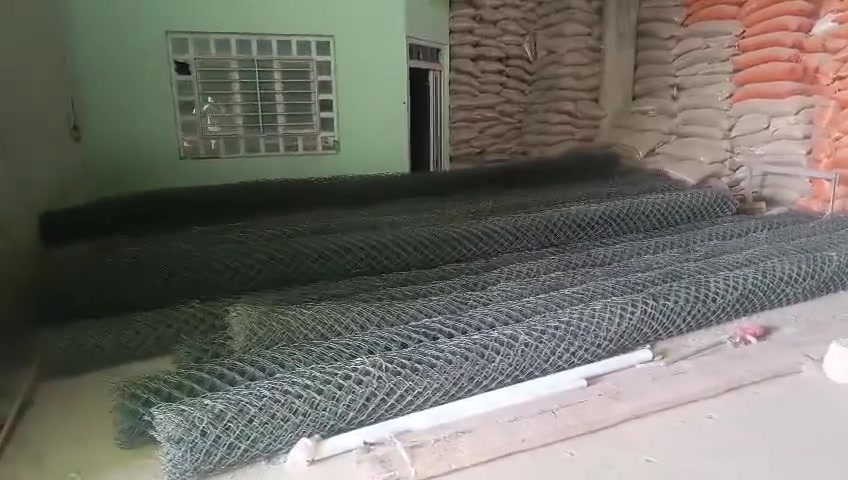 حديد ملعب غير مستعمل مع بي ار سي للبيع للبيع
المكان الموصل  
يوجد نقل وشد 
لتواصل ***********
