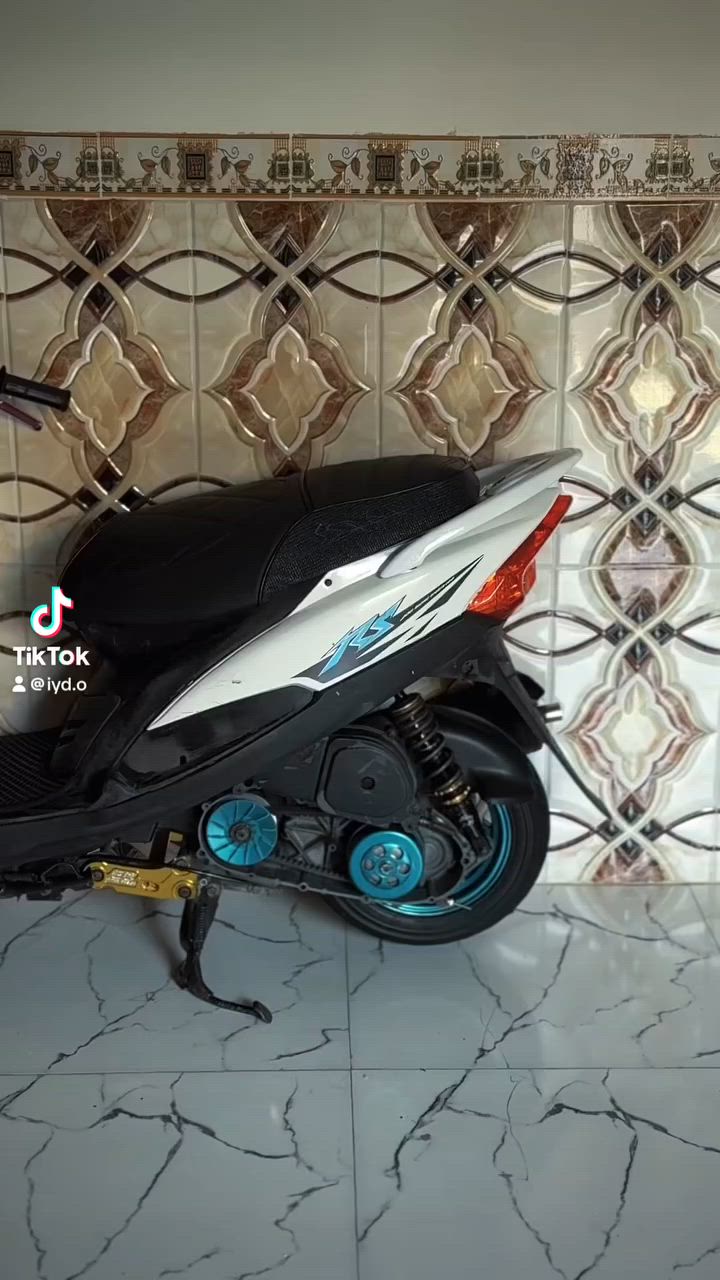للبيع قيم وخذ غراض البلاديه كاملات  صارله شهر من طالعه من الرمبه ***********
