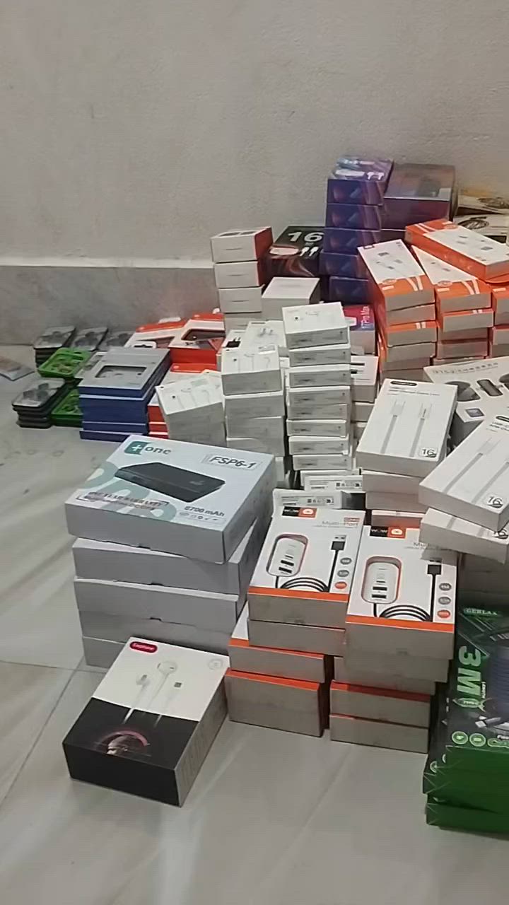 سلام عليكم بضاعه متكامله راقيه للبيع سعر مليونين او 600الف للاستفسار ***********

