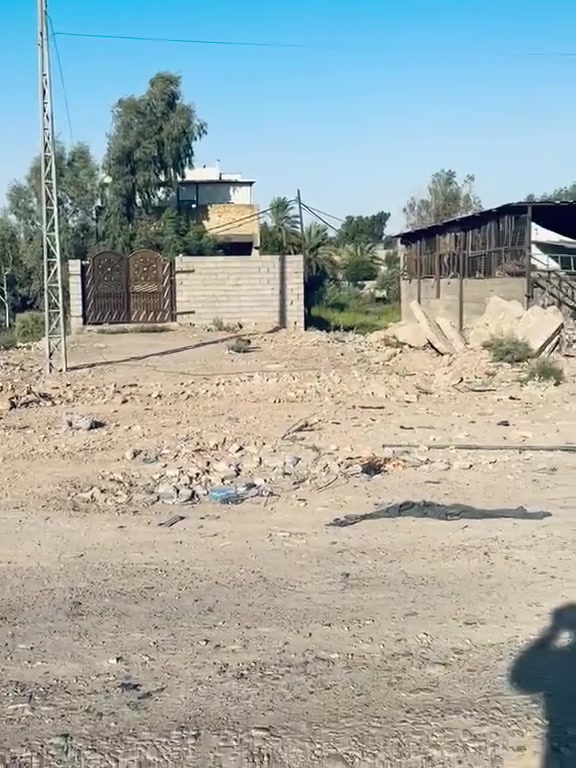 دار للبيع 300متر السياحي قرب محطة الانتصار ابو زياد على الشارع العام كهرباء ماء دفن ضمان في كل حاجة 3 حمامات غرفة سويت مطبخ حار وبارد استقبال صالة لترك كراج يشيل 3سيارات مخزن 2ابي مي مينكطع
***********
