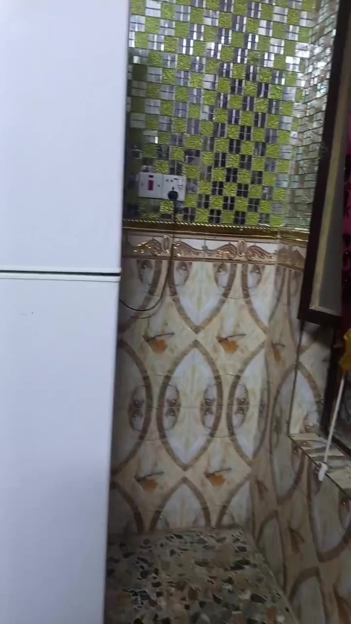 ثلاجه للبيع السعر100
***********
