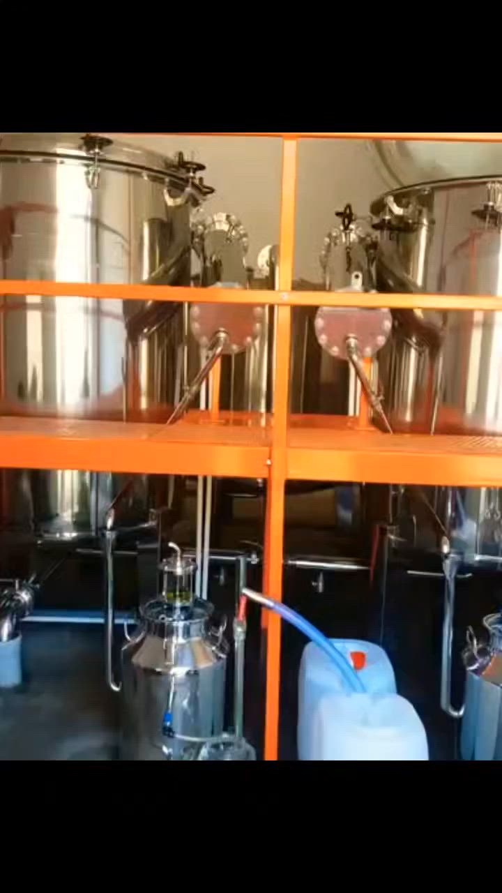 🌸 **الطبيعة في كل قطرة...**

ننتج الزيوت العطرية الطبيعية بطريقة التقطير والاستخلاص التي تحافظ على الرائحة الأصلية والمكونات الفعالة للنبات.

🌿 زيت النعناع
🌿 زيت اللافندر
🌿 زيت إكليل الجبل
🌿 زيت الزعتر
🌿 زيت البابونج

نقاء عالي، رائحة طبيعية، وجودة تبدأ من اختيار أفضل النباتات وتنتهي بأجود الزيوت العطرية.

✨ لأن الزيوت العطرية الحقيقية تُصنع من الطبيعة... لا من العطور الصناعية.

#الزيوت_العطرية #تقطير_الزيوت #زيوت_طبيعية #معاصر_الأفندي #زيت_النعناع #زيت_اللافندر 🌿🌸


**إذا كنت صاحب هذا الإعلان وتريد حذفه لأي سبب، رجاءا أرسل رسالة إلى الدعم الفني**