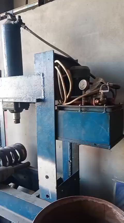 للبيع شرط الشغل و النظافة المكان دهوك اي استفسار عالرقم ***********
