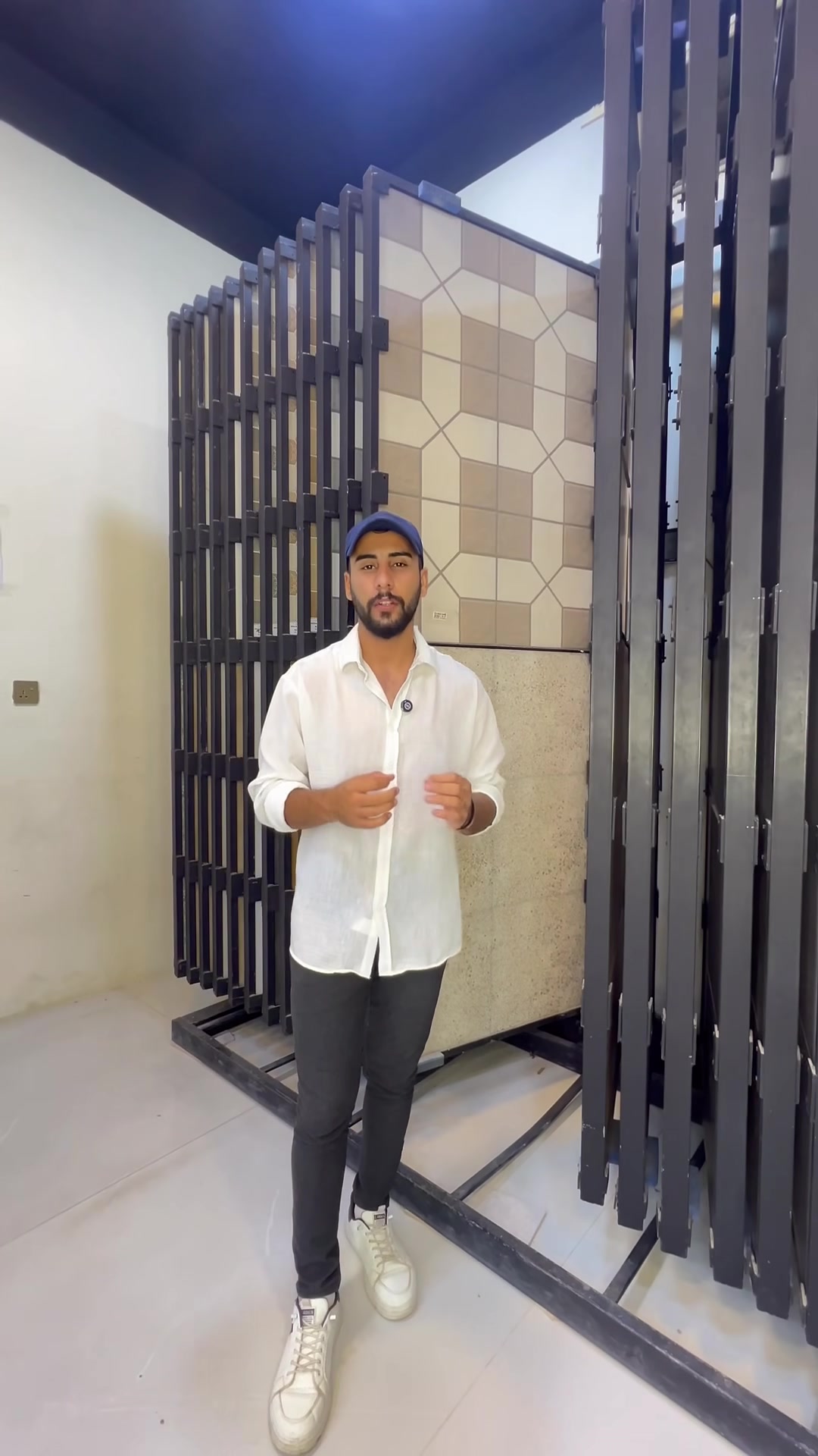 شركة بشائر السعادة فرع التاجيات قرب مجمع ابن فرناس للمرمر والبورسلان والسيراميك
نحن لا نوفر مجرد بورسلان، بل نضع بين يديك الأساس المتين والجمال الذي يليق بتطلعاتك.
- تنوع استثنائي: تشكيلة واسعة تناسب جميع الأذواق من المودرن الصريح إلى الكلاسيكي الهادئ.
- مقاسات مثالية: توفير قياسات متنوعة الذي يقلل الفواصل ويمنحك مظهراً انسيابياً متصلاً.
- جودة عالمية: خامات مختارة بعناية لتضمن لك الجمال المستدام والقوة الفائقة.
[***********]
[***********1
