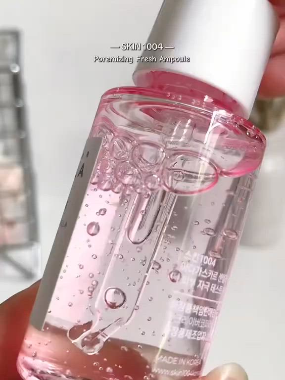 SKIN1004 Madagascar Centella Poremizing Fresh Ampoule،  سيروم كوري مخصص للعناية المكثفة بالمسام والتحكم بالإفرازات الدهنية.خلاصة سنتيلا أسياتيكا (بنسبة تتجاوز 50%): تعمل على تهدئة البشرة، تقليل الاحمرار، وترميم حاجز الجلد المتضرر.ملح الهيمالايا الوردي: ينقي المسام بعمق من الأوساخ والترسبات والدهون الزائدة بفضل غناه بالمعادن الطبيعية.مركب الببتيدات (9 أنواع): يحفز مرونة الجلد المحيط بالمسام لشدها وجعلها تبدو أصغر حجماً وأقل وضوحاً.نوع البشرة المناسبمثالي للإستخدام للبشرة الدهنية، المختلطة، والمعرضة للمسام الواسعة بفضل قوامها المائي الخفيف وسريع الامتصاص الذي لا يترك أي أثر لزج أو دهني#سنتيلا #سنتيلاّ #سنتيلا🇰🇷🇰🇷 #سنتيلا🔥 #سنتيلا_الكوري


**إذا كنت صاحب هذا الإعلان وتريد حذفه لأي سبب، رجاءا أرسل رسالة إلى الدعم الفني**
