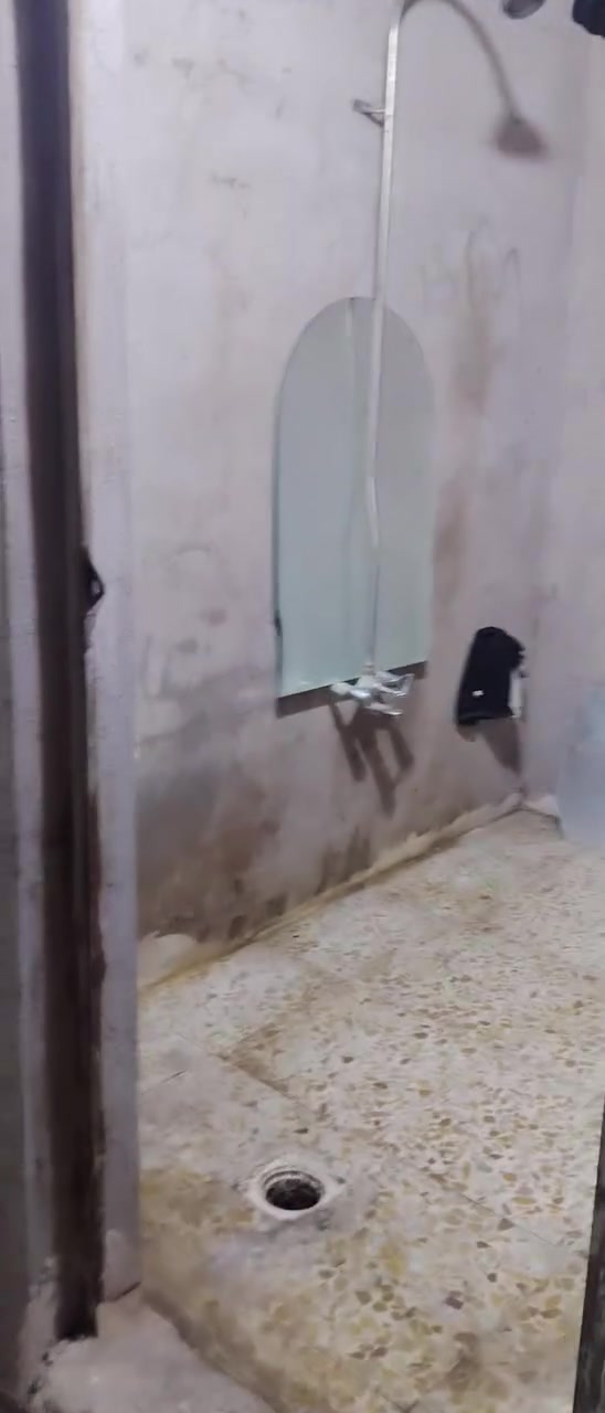 السلام عليكم بيت للبيع مساحته 280 المعامل عمار يخلف مطعم الحجي زراعي واقع حال سعر البيت سعر البيت 27 نقد واقساط متوفره جميع الخدمات خلف مطعم الحجي قرب حسينيه ام البنين اللي ما يشتري لي يتصل ***********
