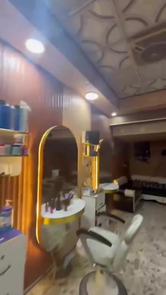 سلام عليكم محل حلاقه كاملل للبيع العنوان بغداد سبع اقصور قرب ؏ شارع العام قرب شارع ابو احمد واتساب ***********
