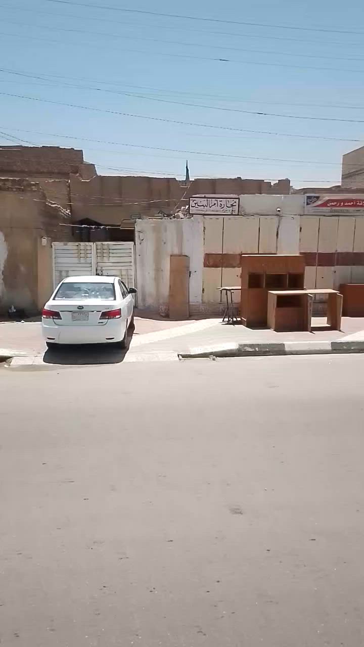 السلام عليكم دار تجاري على الشارع العام للبيع المساحه 260م كربلاء حي العسكري قطاع 13 يتكون محلات عدد 2 /استقبال صاله هول 3 نوم ومطبخ وخدمات/ البناء طابوك سكف مسلح/ *********** / ***********
