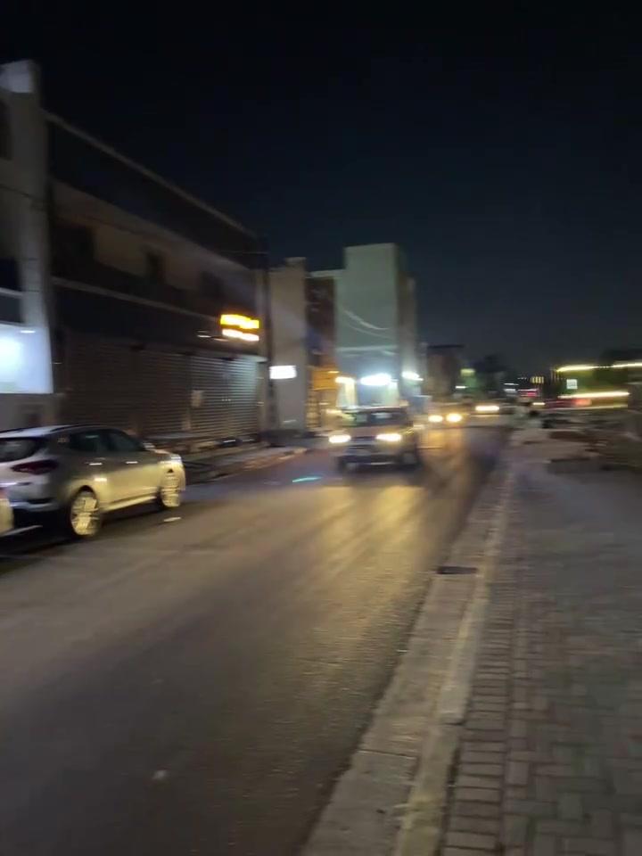 🏡 منزل للبيع  تجاري – بغداد / الدورة / حي آسيا
مدخل حي اسيا جسر كراره السريع الجديد

* المساحة: 100 م².
* طابو سكني صرف.
* بناء حديث (2023).
* طابقان.
* 3 غرف نوم (سويت داخل كل غرفة حمام دوش ).
* مطبخ، مناور عدد 2، وصحيات 2.
* منزل ركن على شارع خدمي وشارع فرعي.
* موقع تجاري وسكني مميز، مناسب للسكن أو الاستثمار
***********
