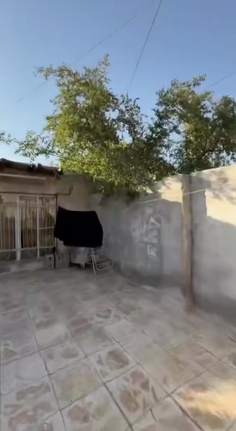 بيت للبيع ( تجاوز ) مساحه البيت ( 240 ) يحتوي على 2 غرفه نوم + استقبال + مطبخ + حمام مشترك داخلي + تواليت خارجي + حديقه داخليه + كراج النعوان جكوك مجمع زينب الگبرى ( شارع ابو رياض ) 
***********
