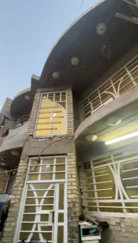 الدار للبيع 🏠
المساحة 140 طابقين 3 غرف فوك وصاله8*8 وصحيات الطابق الأرضي الاستقبال 6ونص *3ونص المطبخ 4*4 صاله 8*8 غرفة نوم 4*4 وصحيات داخلي وخارجي يصلح شقتين 140 *140طابو زراعي قريب ع الطابو البيت بناء حديت جبهته 8 الزعفرانيه قرب  شارع المعهد الرأيسي 
رقم الهاتف ***********
