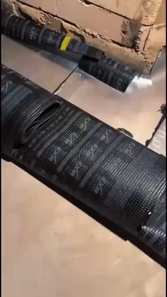 🏗️ جهّز سطحك اليوم وارتاح باچر..
الشتا وصل والمطر يفلّش البيت!"
🔹 إذا تعاني من حرارة البيت وتسربات الميّاه أو رطوبة السطح بسبب الامطار، الحل موجود ويبدأ من عندنا!
مكتب مومل الايزوكام  يقدملك خدمة عزل الأسطح باحترافية وبمواد أصلية إيطالية الصنع مع 
#ضمـــان حقيقي وجودة تدوم 15 سنه
✨ خطوات عملنا:
1️⃣ مرحلة التنظيف والتحضير
📌 يبدأ كادرنا المتخصص بتنظيف السطح بشكل كامل من الأوساخ والغبار.
📌 نفتح السبالت وخزانات الماء ونزيل كل العوائق حتى نضمن سطح نظيف وجاهز للعمل 100%.

2️⃣ مرحلة العزل الأولي
📌 بعد التنظيف نطبّق طبقة أساس حسب اختيار الزبون:
الزفت الحار
زفت بارد الرايمر
الفلانكوت
3️⃣ فرش ودستار الإيزوكام
📌 كادرنا المحترف يفرش الإيزوكام بطريقة دقيقة تضمن التغطية الكاملة للسطح.
4️⃣ الكوي الحراري
📌 نستخدم الكوي الحراري بمواد عالية الجودة، درجة أولى و إيطالية المنشأ.
📌 نضمنلك عزل حراري ومائي متكامل مع شهادة ضمان حقيقية.
5️⃣ التكحيل وفتح المزاريب واللمسات النهائية
📌 بعد ما نكمل الكوي الحراري والتكحيل، نبدأ بعملية الترحيل النهائية بإتقان حتى تشوف السطح مرتب وكامل .
يسلمك السطح جاهز 
---
✨ مع مكتب مومل الايزوكام تضمن:
✔️ حماية سطحك من تسرب الميّاه والرطوبة.
✔️ مواد أصلية وعمل مضمون.
✔️ تنفيذ احترافي بأيدي كادر ذو خبرة طويلة.
✔️ التزام بالمواعيد وسرعة بالإنجاز.

📞 للتواصل والاستفسار:
اتصل أو راسلنا واتساب الآن وخلي السطح مالك بأمان!
( ***********)\***********
 مكتب مومل ألايزوكام

