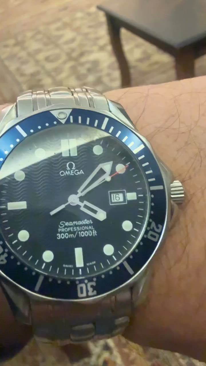 الأصل يعني Omega Seamaster (ساعة لها تاريخ وقيمة حقيقية).


**إذا كنت صاحب هذا الإعلان وتريد حذفه لأي سبب، رجاءا أرسل رسالة إلى الدعم الفني**