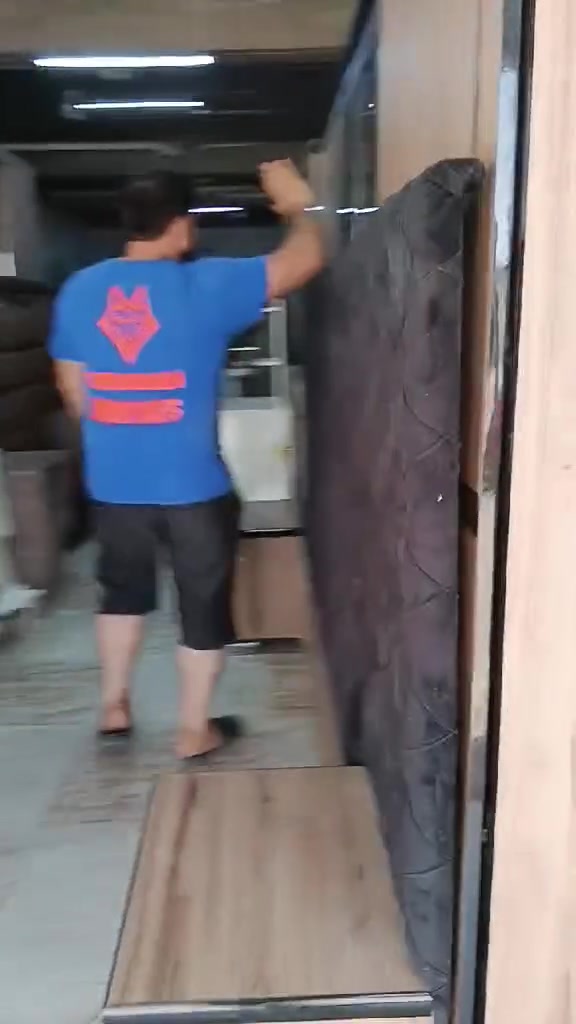 السلام عليكم زبائننا الكرام   يقدم لكم معرض المصطفئ انواع غرف النوم ديكورات عصرية حديثة تنافس الموديل وترضي ذوقكم  أما اسعرنا تنافسية 
للاستفسار ***********
