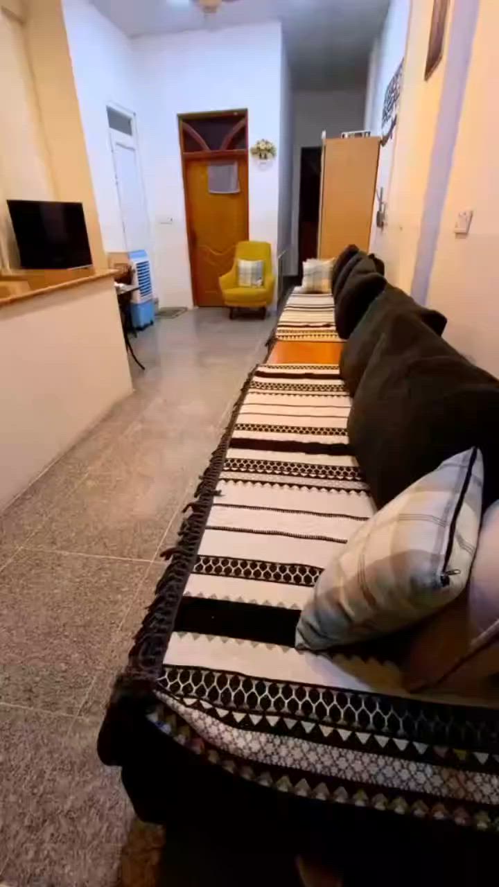 شقة مؤثثة للإيجار حي الجزائر 
تؤجر فقط ثلاث اشهر 
تحتوي على 
غرفتين 
+
مطبخ مفتوح ع الصالة 
+
صحيات + حمام
+
مطبخ حار خارجي 
+
للاستفسار الاتصال على الرقم الموجود 
***********
