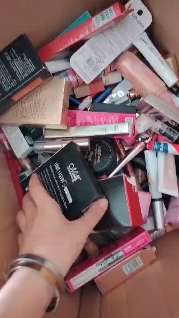 شلعات مكياج واكسسوارات سبب اريد اشيل تجي خاص اشوفك قطعه قطعه وتفحص امام المندوب ماتدفع ربع اذا ماتشوف قطعه قطعه


**إذا كنت صاحب هذا الإعلان وتريد حذفه لأي سبب، رجاءا أرسل رسالة إلى الدعم الفني**