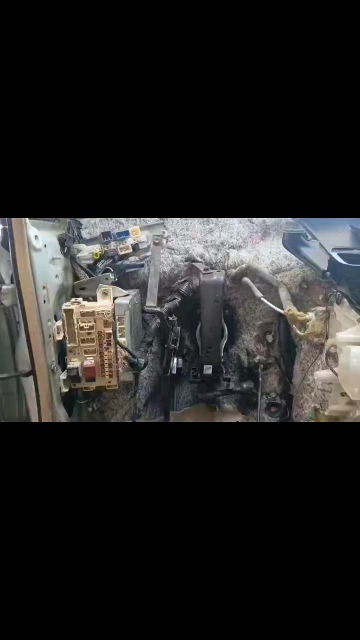 يالله السلام عليكم ورحمة الله
قل اعملو فسيرى الله عملكم ورسوله والمؤمنين جانب من  عمل
اليوم سيارة اخونا ابو عباس من اهالي السماوه..... 
فتح دشبول سياره نوع ابصم  واعادة تحويرها بلكامل. مع غلق الفتحات الي موجوده.خلف الدشبول   وتنضيف البدن الداخلي. من الاتربه 
وتغليفها ب العازل المضغوط لمنع الحراره وصوت المكينه 
مع ضبط الفابريتا ب الكامل. وتقسيم الهواء بصوره صحيحه 
مع غسل وتنضيف الفريز الداخلي من التكلسات والاتربه 
 وتنظيف منظومة التبريد بالكاملة
وشحن الغاز الاصلي... 100%
العنوان ناصريه سوق الشيوخ
تقاطع الوائلي قرب دائرةالكهرباء
 شارع الدجين مقابل دوشمة الزهراء
للاستفسار. اتصال.
وفي الحجامي 
 ***********
***********
 او على الخاص
