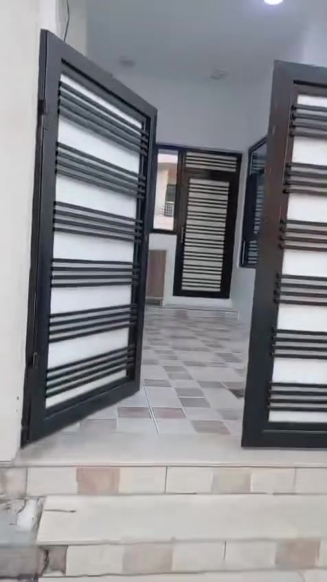 بيت البيع دوميز وارا مستوصف قريب علي تري مرور قديم مساحه 140 متر بي غرفتين نوم هول مطبخ استقبال سعرها 5 دفتر مجال للا ستفسار ***********
