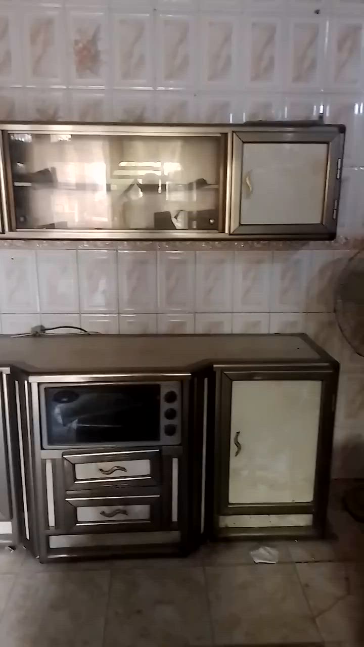 كاونتر ١٣ متر مع  الملحق ممكن شراء  اي قطعه منه نظيف جدا عمل تسكام


**إذا كنت صاحب هذا الإعلان وتريد حذفه لأي سبب، رجاءا أرسل رسالة إلى الدعم الفني**