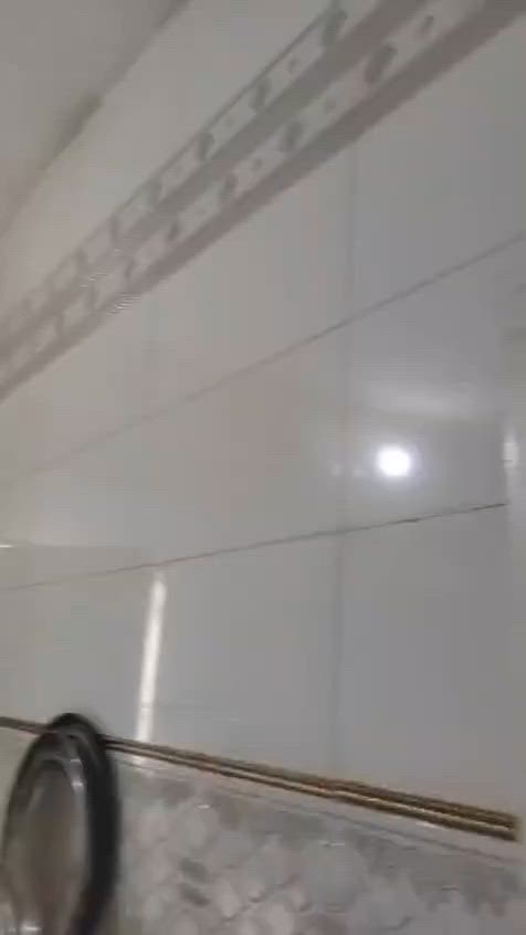 السلام عليكم بيت للبيع عد معالي يم جسر معلق بناء طابوك عكاده ربع 4غرف براني وصاله ومطبخ ستفسار خاص ***********

