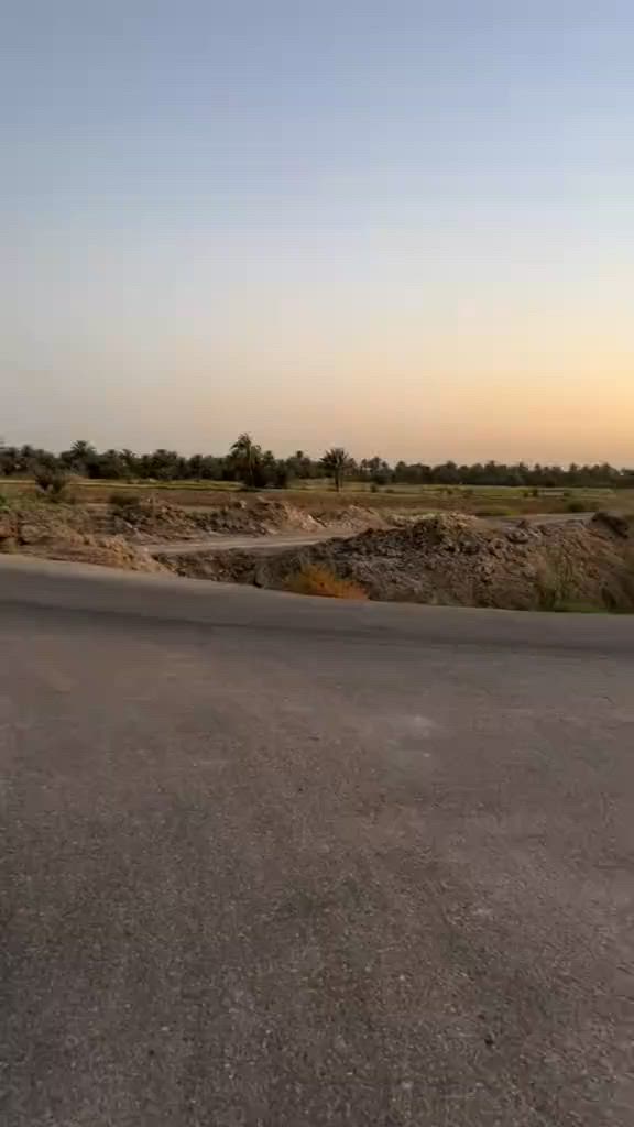 � مزرعة وأرض استثمارية للبيع 🌴

📍 الموقع: ناحية النيل
📐 المساحة: دونم ونص
🛣️ شارع رئيسي مبلط + شارع فرعي 15 متر
🔒 مسيّجة بالكامل
🏠 تحتوي على كرفانين
🚜 معدات زراعية ومواطورات
⚡ كهرباء متوفرة
💧 ماء سقي متوفر
🌴 مزروعة نخل وأشجار
🌿 تحتاج عناية بسيطة وترهم مزرعة أو مشروع استثماري
📜 سند 25
💰 السعر: 100 مليون دينار قابل للتفاوض

📞 للتواصل:
***********
