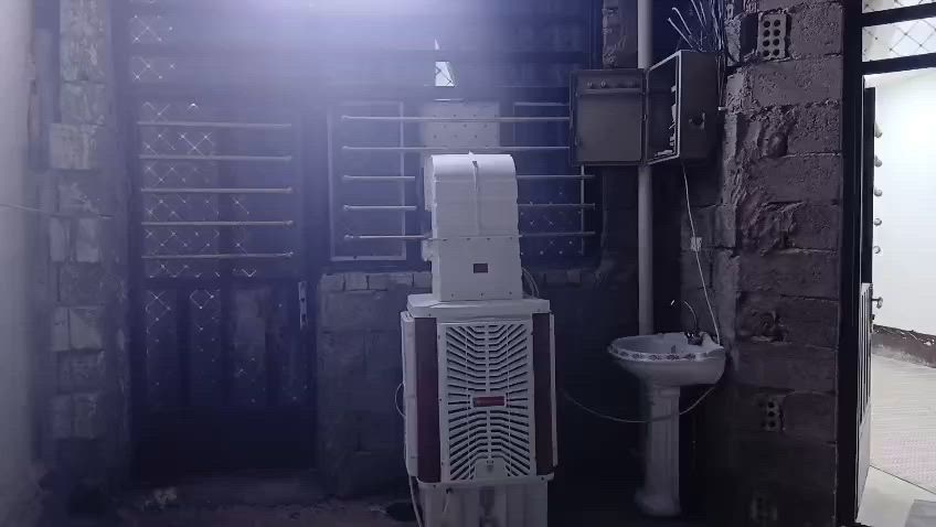 السلام عليكم عندي بيت للبيع مساحه ١٥٠م بناء ستقبال ومطبخ وصاله ومطبخ حار وحمام داخل الصاله وغرف ٢ هيكل منطقة حي جابر قرب محل عامر *********** الشراي يتصل على هذه رقم سعره ٥٠ وبي مجال قليل كامل خدمات كهرباء ومي وتبليط للمعلومة البيت ما ملبوخ فقط الاستقبال ملبوخ ومبيض
