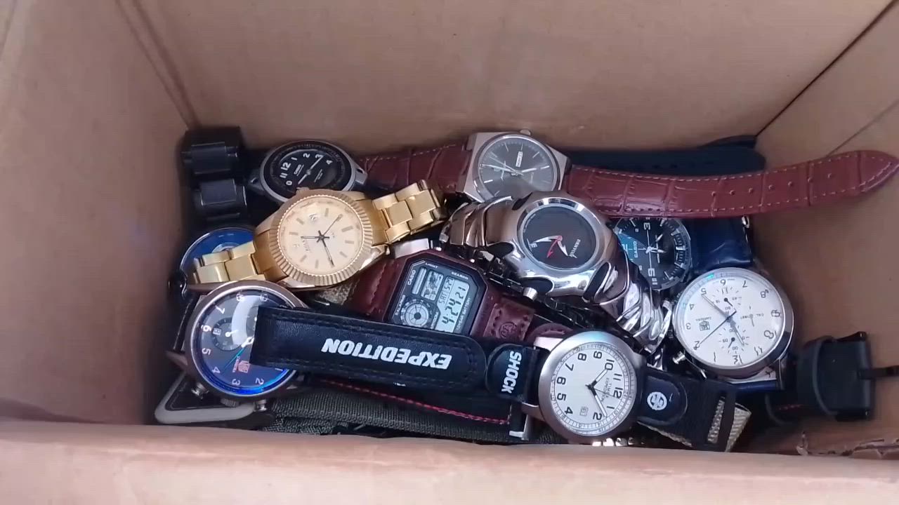 السلام عليكم وجبة ساعات باله امزون ساعات كلش
ثقيله ومختمه وسناتر شغال العدد 48 قطعه ساعات كلش نظيفه الي على باب الله يتفضل خاص او الاستفسار على الرقم *********** الرزق للجميع ان شاء الله
