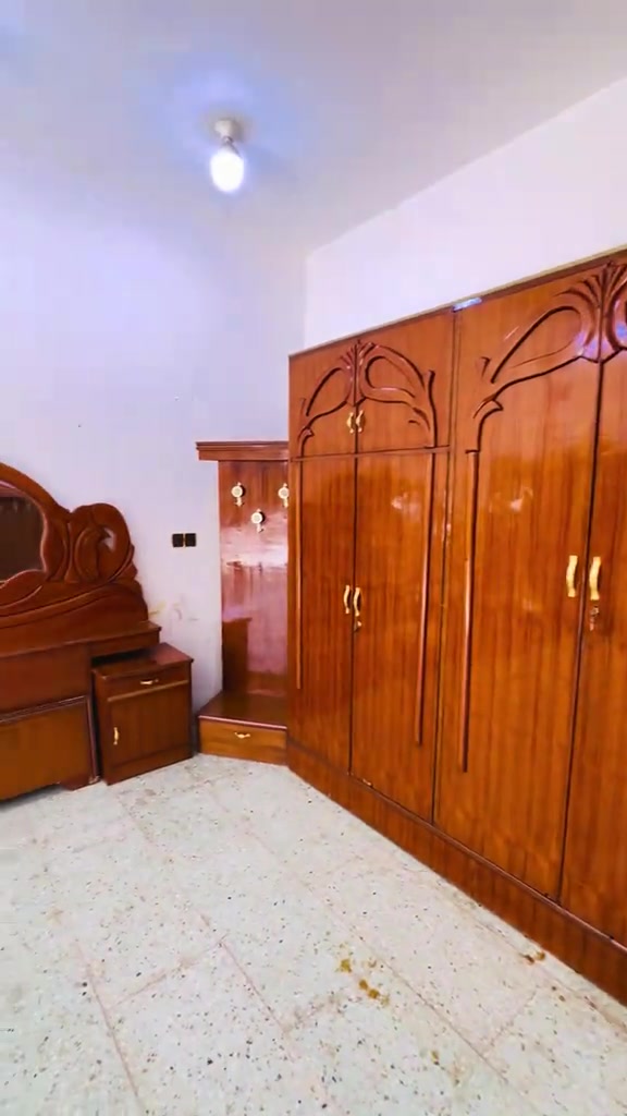 سلام عليكم  غرفه ام السته ملحق شغل ثكيل  داخل وخارج صاج  مستخدمه شي قليل   ((سعر 580وبيه مجال )) بغداد مدينه الصدر  اكو توصيل 🚚  ***********
