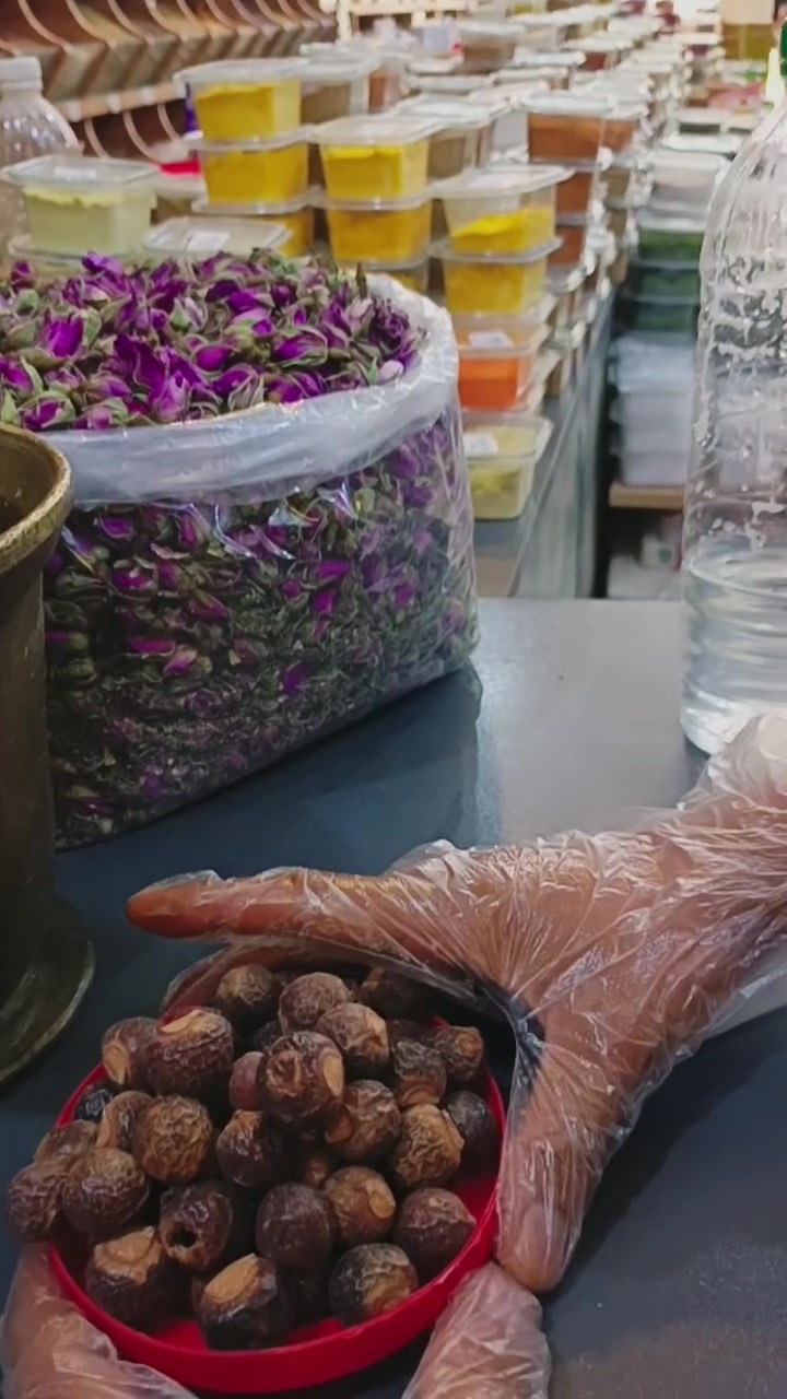 🌿 شامبو عشبة الريتا الطبيعي... سر الشعر الصحي! 🌿

إذا كنت تبحث عن عناية طبيعية لشعرك، فإن عشبة الريتا تُعد من أشهر المكونات الطبيعية المستخدمة كشامبو منذ القدم.

✨ يساعد على تنظيف فروة الرأس بلطف.
✨ يمنح الشعر نعومة ولمعانًا طبيعيًا.
✨ يساهم في تقوية الشعر وتقليل التكسر.
✨ مناسب لمعظم أنواع الشعر.
✨ خيار طبيعي لمن يفضلون العناية بالشعر بعيدًا عن المواد الكيميائية القاسية.

📍 متوفر الآن في مجمع تحرير العطار بأفضل جودة وأسعار مميزة.

📞 للحجز والاستفسار: ***********

🌿 مجمع تحرير العطار... وجهتكم لكل ما هو طبيعي وأصيل. #اعشاب #الشعر #ريتا #شامبوا #طبيعي #تحرير #العطار @أبرز المعجبين
