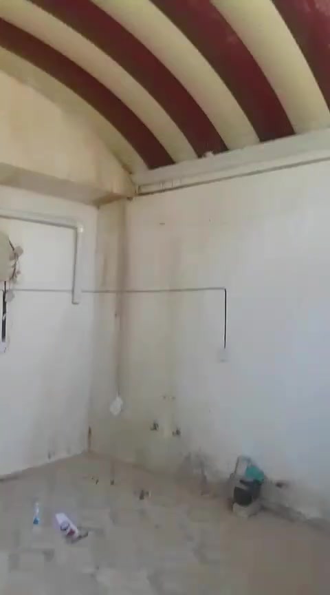 دار للبيع في حي القدس نهاية الفرع المقابل لثانوية المتميزات المساحه ٨٥م٢ جبهه ٤،٢٥ نزال ٢٠  طابق ارضي يحتوي على هول ومطبخ وحمام وطابق ثاني يحتوي غرفتين نوم وحمام مع بالكونه كبيره سقف الطابق الثاني سندويج بنل للتواصل على رقم هاتف صاحب البيت ابو حيدر لمعرفه السعر والتفاصيل 
***********
