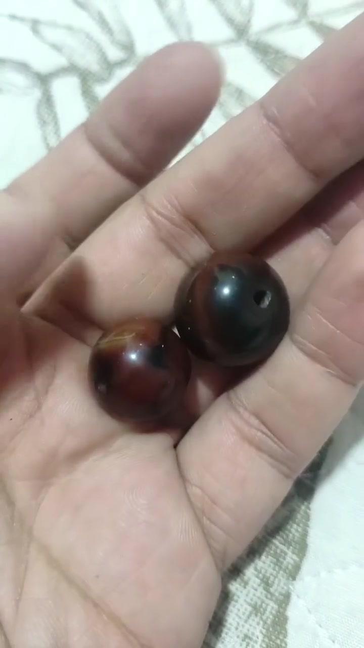 سلام عليكم احجار البيع احجار قديمه 
خوان سعر كل حجره وسعره 
مكاني ناصريه مركز ماعندي توصيل الاريد يدز واحد ياخذه وهاذ رقمي ***********
